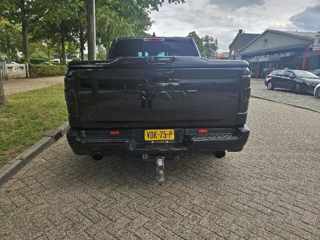 Dodge RAM PICKUP 5.7 V8 4x4 limited Night pano lucht vollll