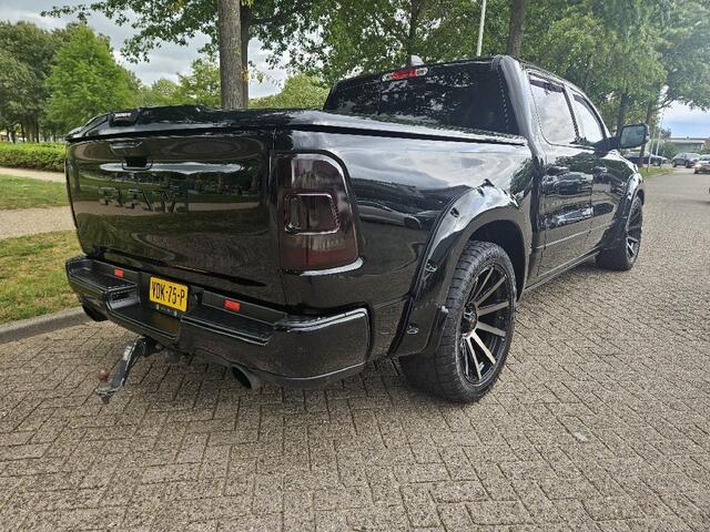 Dodge RAM PICKUP 5.7 V8 4x4 limited Night pano lucht vollll