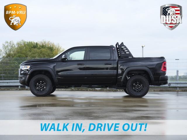 Dodge RAM PICKUP | RHO | 3.0L Twin-Turbo I6 | 4x4 | Crew Cab | Black Edition | Panoramadak | 14,4-inch Touchscreen | Passenger Display | Getoonde accessoires zijn verkrijgbaar tegen meerprijs