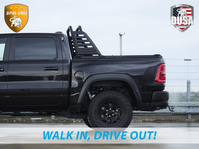 Dodge RAM PICKUP | RHO | 3.0L Twin-Turbo I6 | 4x4 | Crew Cab | Black Edition | Panoramadak | 14,4-inch Touchscreen | Passenger Display | Getoonde accessoires zijn verkrijgbaar tegen meerprijs