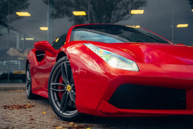 Ferrari 488 3.9 Spider HELE ** NL geleverd ** Atelier ** Carbon ** Titanium Exhaust ** 360 Camera ** Scuderia Shields ** NAP!