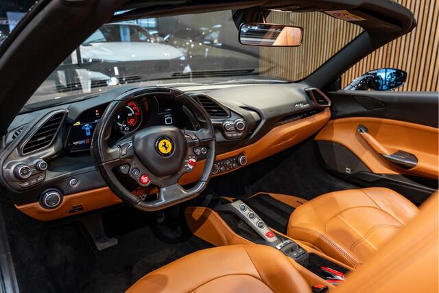 Ferrari 488 Spider HELE Carbon 3.9 Surround Passenger Display Cuoio Leder