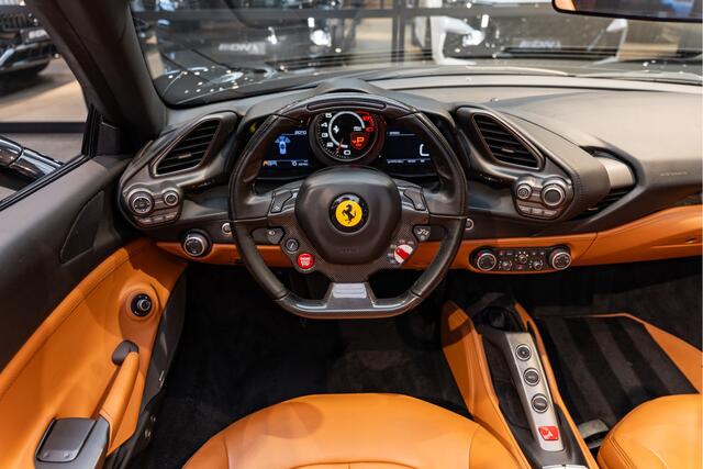 Ferrari 488 Spider HELE Carbon 3.9 Surround Passenger Display Cuoio Leder
