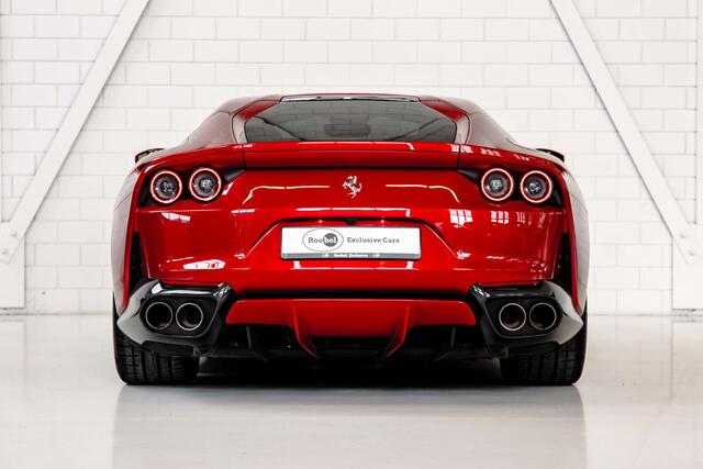 Ferrari 812 Superfast HELE l Carbon l Shelf bags