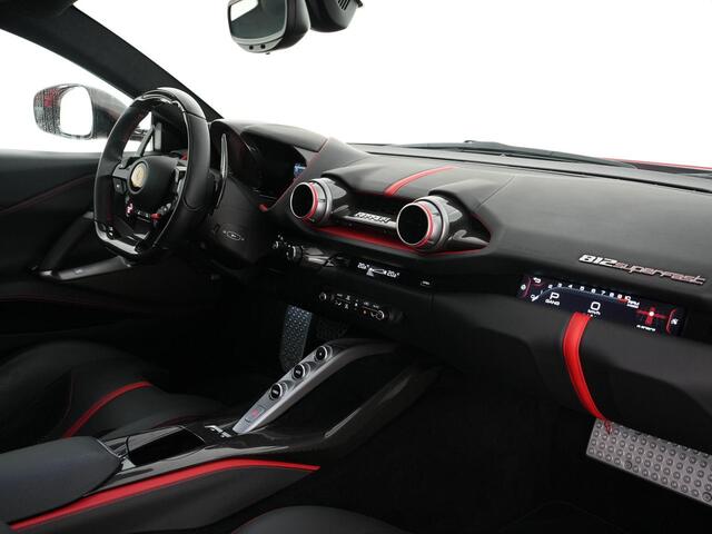 Ferrari 812 Superfast |1e eigenaar|dealer onderhouden|Racing seats|full carbon|passenger display|lift|JBL|voor en achtercamera|