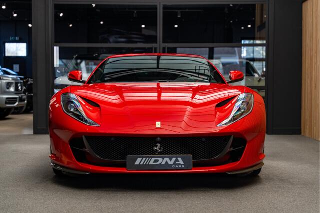 Ferrari 812 Superfast Lift Full Carbon 6.5 V12 Superfast Passenger Display HELE .