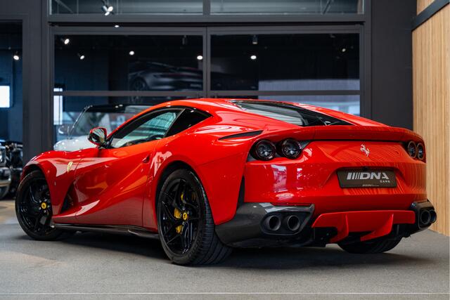 Ferrari 812 Superfast Lift Full Carbon 6.5 V12 Superfast Passenger Display HELE .