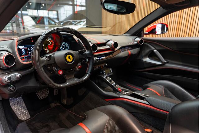 Ferrari 812 Superfast Lift Full Carbon 6.5 V12 Superfast Passenger Display HELE .