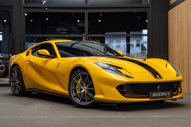 Ferrari 812 V12 Superfast HELE Atelier Full Carbon 6.5 V12 Superfast Giallo Triplo Painted Stripe