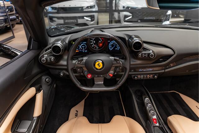 Ferrari F8 Spider 3.9 V8 Lift Carbon Seats Novitec Akrapovic Carbon Interior