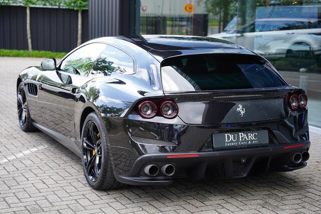 Ferrari GTC4 Lusso T 3.9 V8 / Atelier Car / Passenger Display