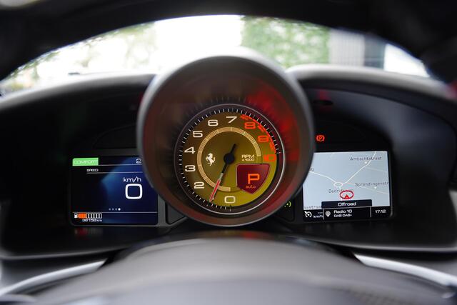 Ferrari GTC4 Lusso T 3.9 V8 / Atelier Car / Passenger Display