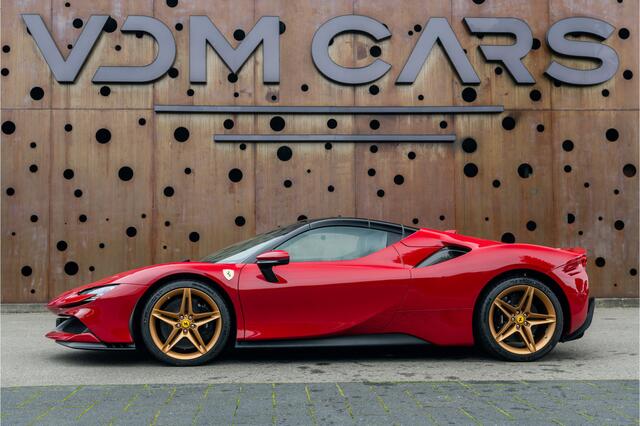 Ferrari SF90 Spider 4.0 V8 | 1e Eigenaar | Two-Tone | Lift | Carplay | AFS | Camera | HiFi | Carbon | Extracampionario |