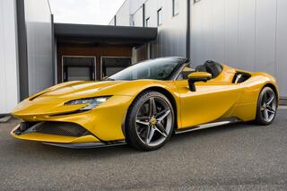 ferrari-sf90-spider---giallo-montec