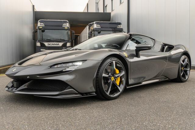 Ferrari SF90 Stradale V8 - Grigio Silverstone - Lift - CarPlay - Titanium