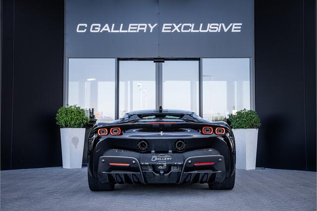Ferrari SF90 Stradale 4.0 V8 - BTW l NL Auto l Lift l Fabrieksgarantie l Carbon in & exterieur