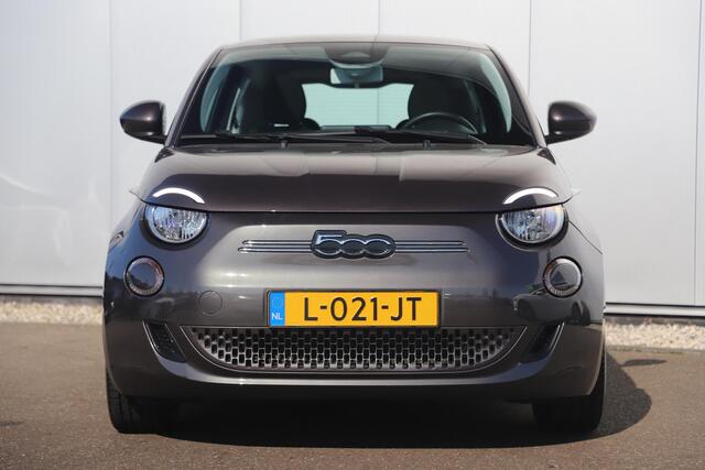 Fiat 500 Icon 42 kWh Automaat Panoramadak Navigatie LED Carplay Android Bluetooth 16 inch LMV Clima Cruise Parkeersensor