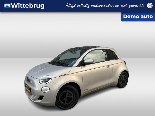 Fiat 500 Giorgio Armani Edition 42 kWh | Stoelverwarming | Panoramadak | 17 inch lichtmetalen velgen | Adaptive cruise control | Connected services |