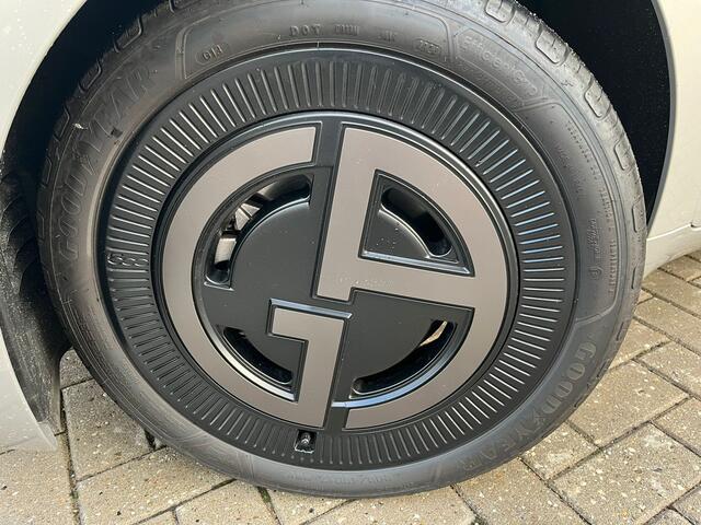 Fiat 500 Giorgio Armani Edition 42 kWh | Stoelverwarming | Panoramadak | 17 inch lichtmetalen velgen | Adaptive cruise control | Connected services |