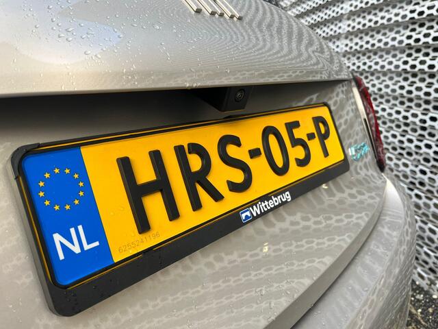 Fiat 500 Giorgio Armani Edition 42 kWh | Stoelverwarming | Panoramadak | 17 inch lichtmetalen velgen | Adaptive cruise control | Connected services |