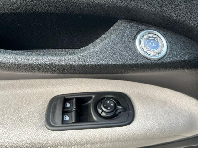 Fiat 500 Giorgio Armani Edition 42 kWh | Stoelverwarming | Panoramadak | 17 inch lichtmetalen velgen | Adaptive cruise control | Connected services |