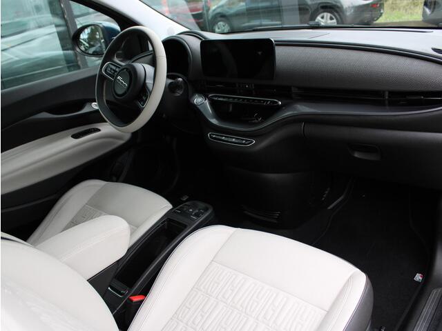 Fiat 500 3+1 La Prima 42 kWh | Navi / Carplay / Leder