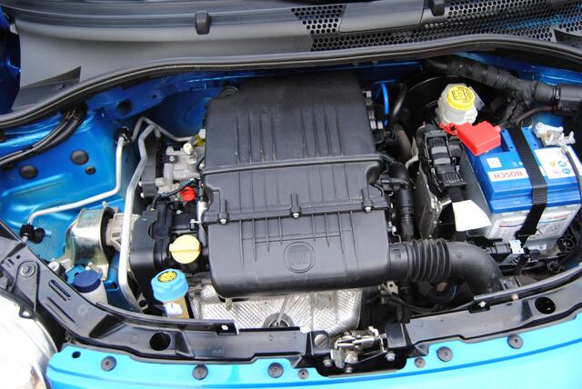 Fiat 500 1.2 Popstar 1.2 cilinder motor.