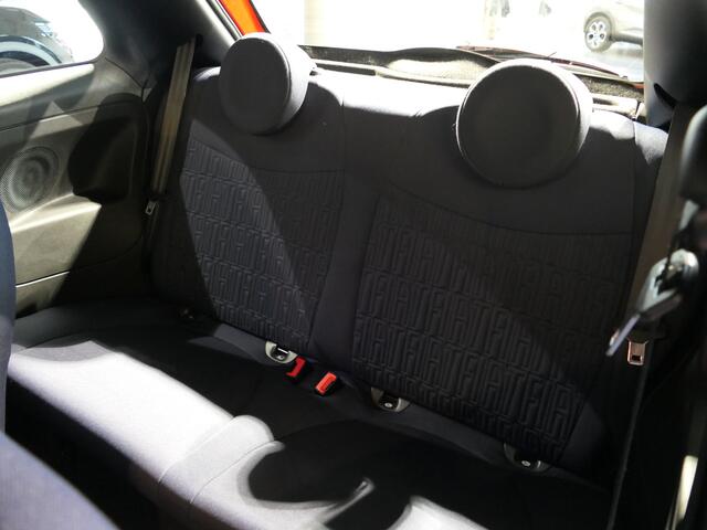 Fiat 500 1.0 Hybrid Club - Occasion Lease vanaf ¤339 p/m - Cruise - bluetooth - Apple carplay / Android auto