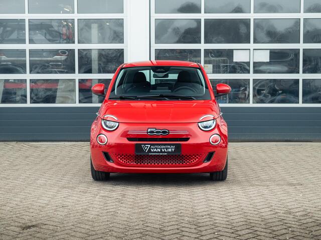 Fiat 500 Hybrid Torino Launch Edition | Private Lease ¤ 379,- | New | Clima | Carplay | PDC | Priv Glass | Rosso Passione