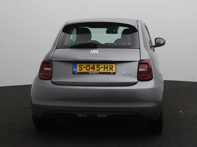 Fiat 500 3+1 Icon 42 kWh Comfort Pack | Pack winter | airco automatisch | Apple Carplay/Android Auto | cruise control | lichtmetalen velgen | navigatiesysteem full map |