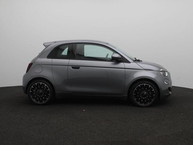 Fiat 500 3+1 Icon 42 kWh Comfort Pack | Pack winter | airco automatisch | Apple Carplay/Android Auto | cruise control | lichtmetalen velgen | navigatiesysteem full map |