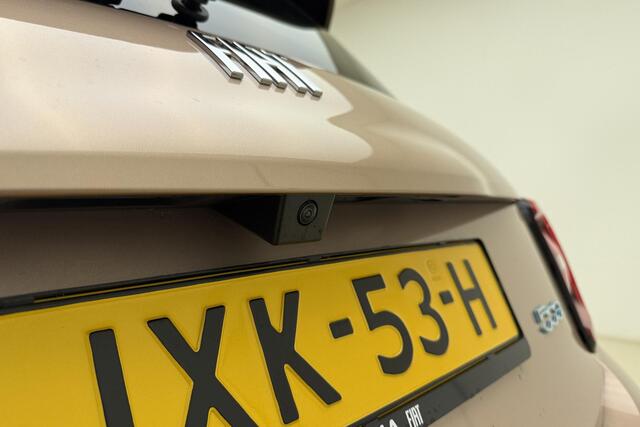 Fiat 500 3+1 La Prima 42 kWh NIEUW! | ¤ 9.500 KORTING | Navigatie | Parkeersensoren voor en achter | Camera | Keyless | Lichtmetalen velgen