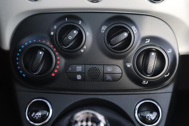 Fiat 500 1.0 Hybrid Star Panoramadak Two Tone Interieur Half Leder Carplay Navigatie 15 inch LMV Cruise Control Airco Parkeersensor
