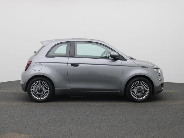 Fiat 500 500e 42 kWh Icon | Climate Control / ECC | Panoramadak | Licht metalen velgen 16 inch | Cruise control | | Navigatie | Stoelverwarming | Achteruitrijcamera |