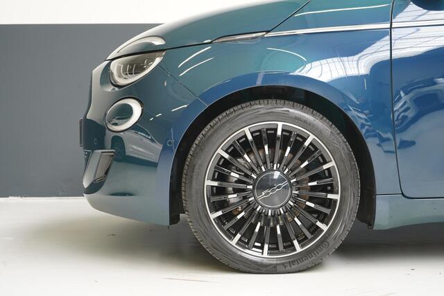 Fiat 500 La Prima 42 kWh | SoH 94,9% | Panoramadak | Leder | Navigatie | Carplay | Lm velgen | Blind-Spot