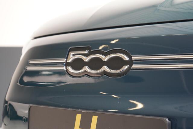 Fiat 500 La Prima 42 kWh | SoH 94,9% | Panoramadak | Leder | Navigatie | Carplay | Lm velgen | Blind-Spot