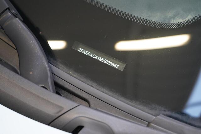 Fiat 500 La Prima 42 kWh | SoH 100% | Panoramadak | Leder | Navigatie | Carplay | Lm velgen | Blind-Spot