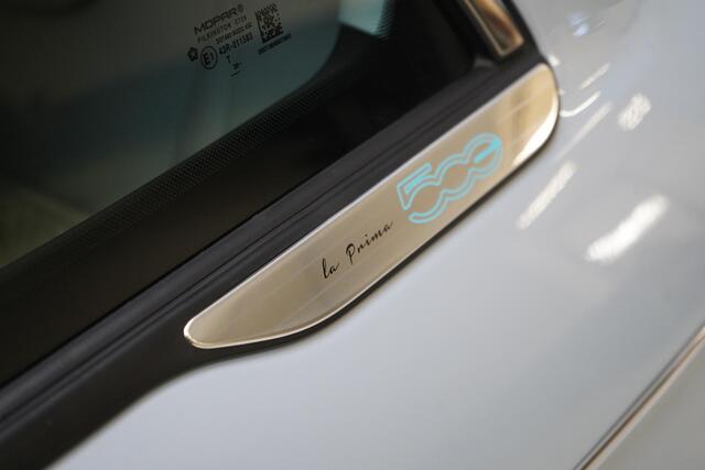 Fiat 500 La Prima 42 kWh | SoH 100% | Panoramadak | Leder | Navigatie | Carplay | Lm velgen | Blind-Spot