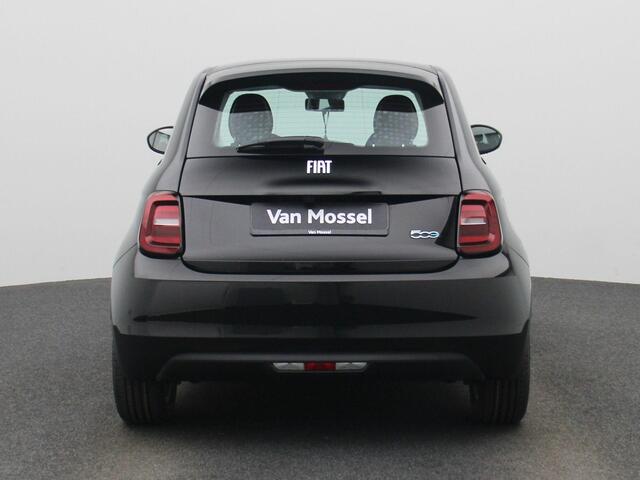 Fiat 500 500e 42 kWh Icon 119PK | Digital Cockpit | Panoramadak | Navigatie | Achteruitrijcamera | Climate Control | Apple CarPlay & Android Auto