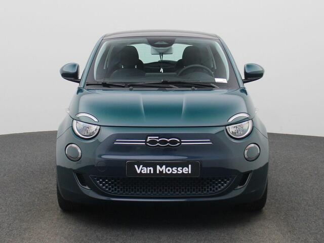 Fiat 500 500e 42 kWh Icon | Climate Control / ECC | Panoramadak | Licht metalen velgen 16 inch | Cruise control Standaard | Connectiviteit af fabriek | Navigatie | Stoelverwarming | Park Distance Control voor en achter |
