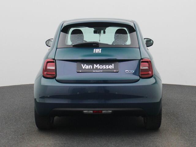 Fiat 500 500e 42 kWh Icon | Climate Control / ECC | Panoramadak | Licht metalen velgen 16 inch | Cruise control Standaard | Connectiviteit af fabriek | Navigatie | Stoelverwarming | Park Distance Control voor en achter |