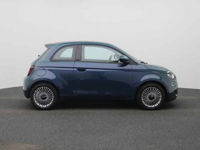 Fiat 500 500e 42 kWh Icon | Climate Control / ECC | Panoramadak | Licht metalen velgen 16 inch | Cruise control Standaard | Connectiviteit af fabriek | Navigatie | Stoelverwarming | Park Distance Control voor en achter |