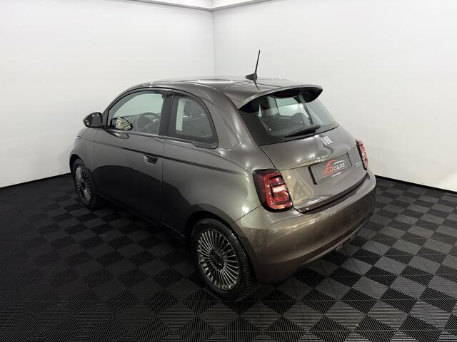 Fiat 500 RED 24 kWh Clima, Parkeersensoren, Winterpakket, Keyless start, Cruise control, Lichtmetalen velgen