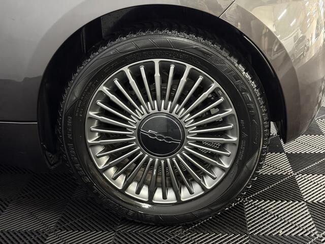 Fiat 500 RED 24 kWh Clima, Parkeersensoren, Winterpakket, Keyless start, Cruise control, Lichtmetalen velgen