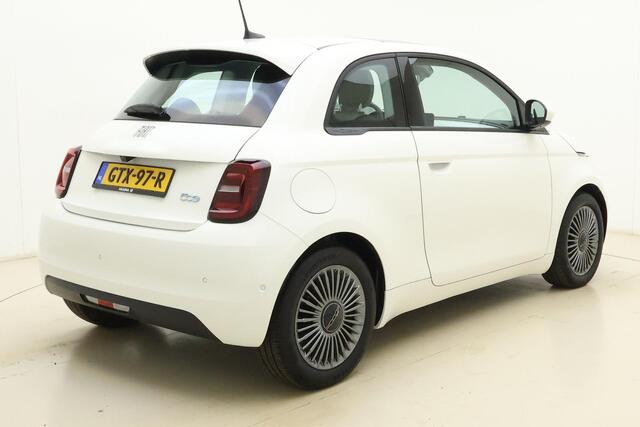 Fiat 500 Icon 42 kWh | Werinig kilometers | Climate control | Navigatie | Keyless | Camera | Panoramadak | Parkeersensoren voor en achter