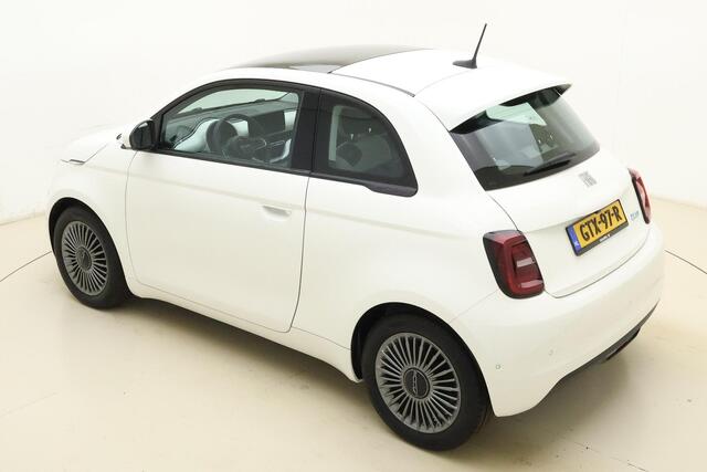 Fiat 500 Icon 42 kWh | Werinig kilometers | Climate control | Navigatie | Keyless | Camera | Panoramadak | Parkeersensoren voor en achter
