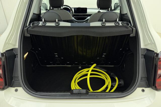 Fiat 500 Icon 42 kWh | Werinig kilometers | Climate control | Navigatie | Keyless | Camera | Panoramadak | Parkeersensoren voor en achter