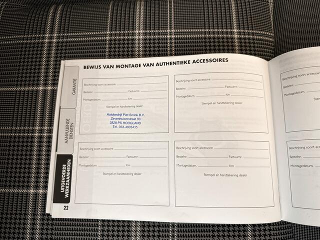 Fiat 500 1.0 Hybrid Lounge | Panoramadak | Parkeersensoren achter | Airco | Cruise control