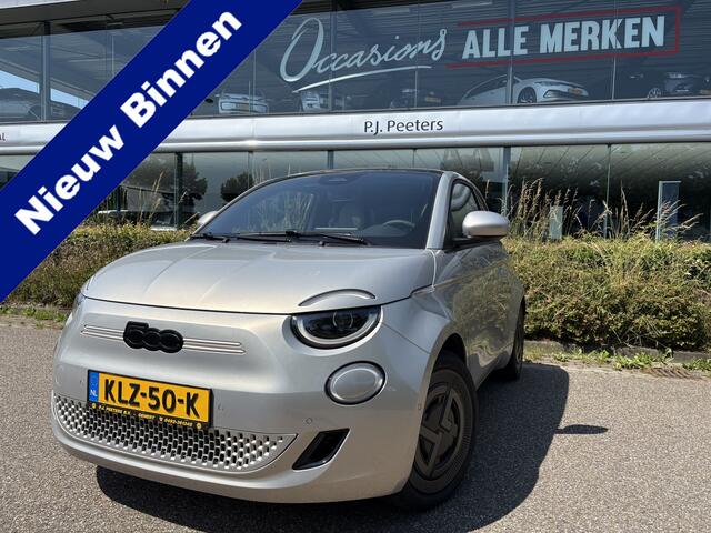 Fiat 500 Giorgio Armani Edition 42 kWh Achteruitrijcamera - Airco - Apple carplay - Navigatie - Parkeersensoren - Draadloze telefoonlader - Panoramadak - Stoelverwarming - Licht metalen velgen 17 inch - Led verlichting Bluetooth - dodehoek detector - Elektrische r