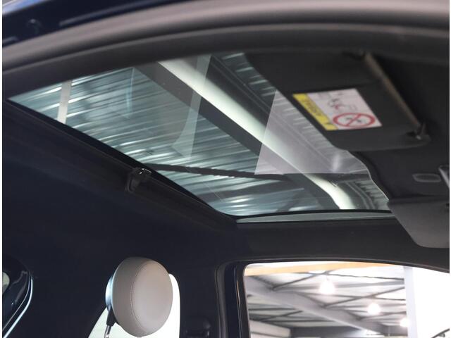 Fiat 500 1.0 Hybrid Dolcevita | 1ste eigenaar | LEER/Stof 2 Tone | Glazen dak | Parkeersensoren | Climate Control | AppleCarPlay/AndroidAuto | Isofix | Privacy Glass |